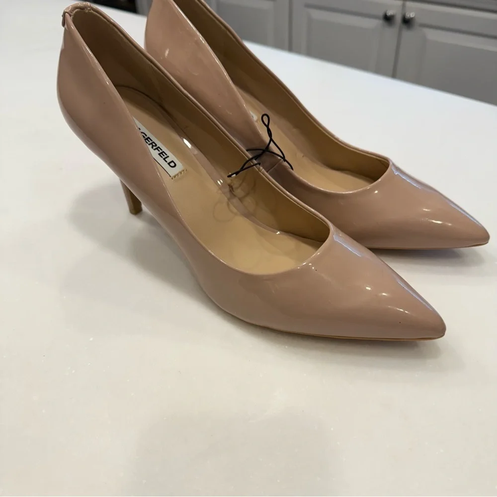 KARL LAGERFELD PARIS Patent Leather Pumps Nude Size 9.5M NEW